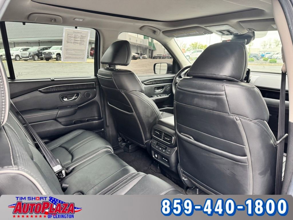 Used 2025 Honda Pilot Elite image 35