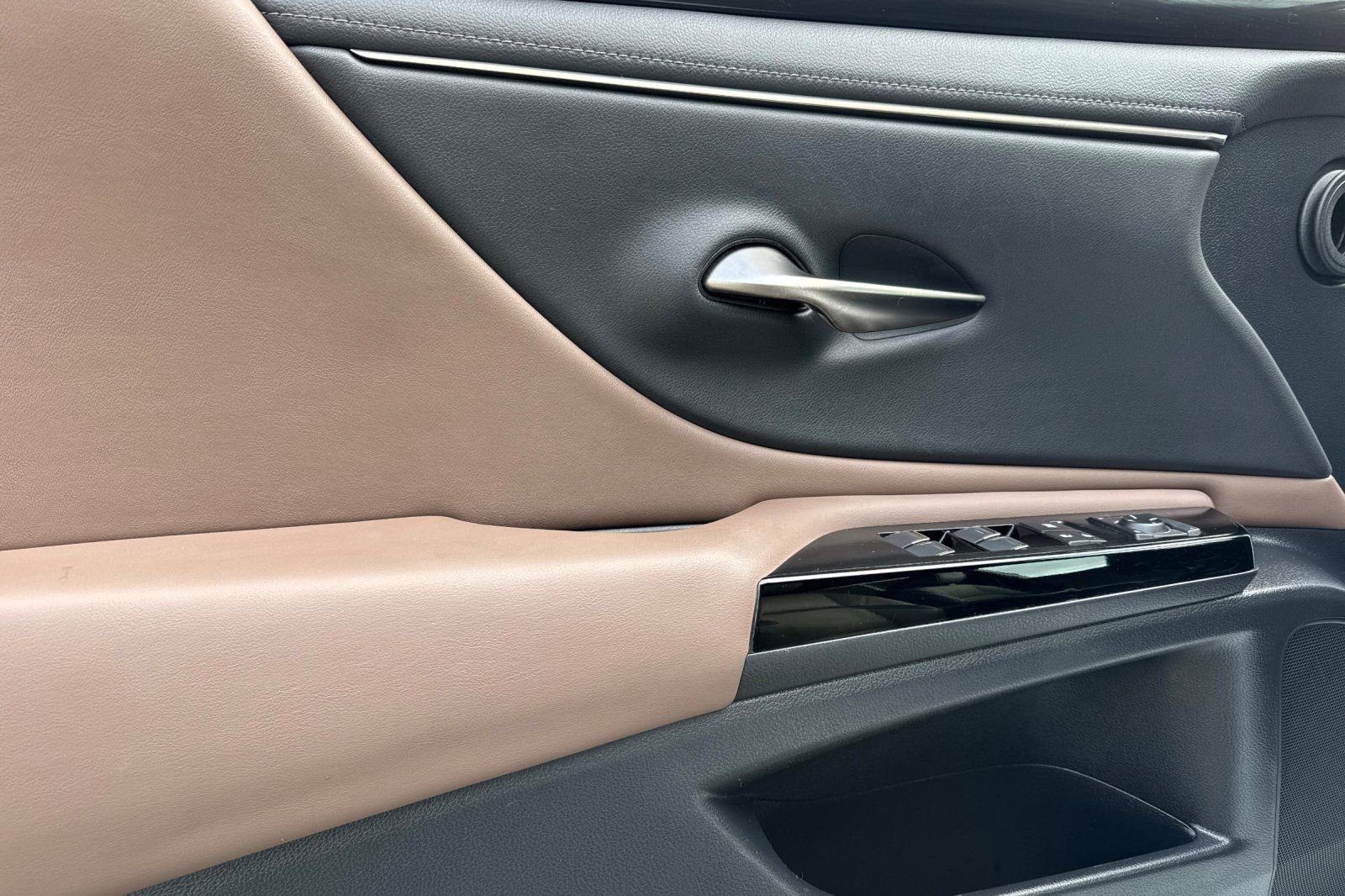 Used 2022 Lexus ES 250 w/ Accessory Package 2 AWD/4WD image 10