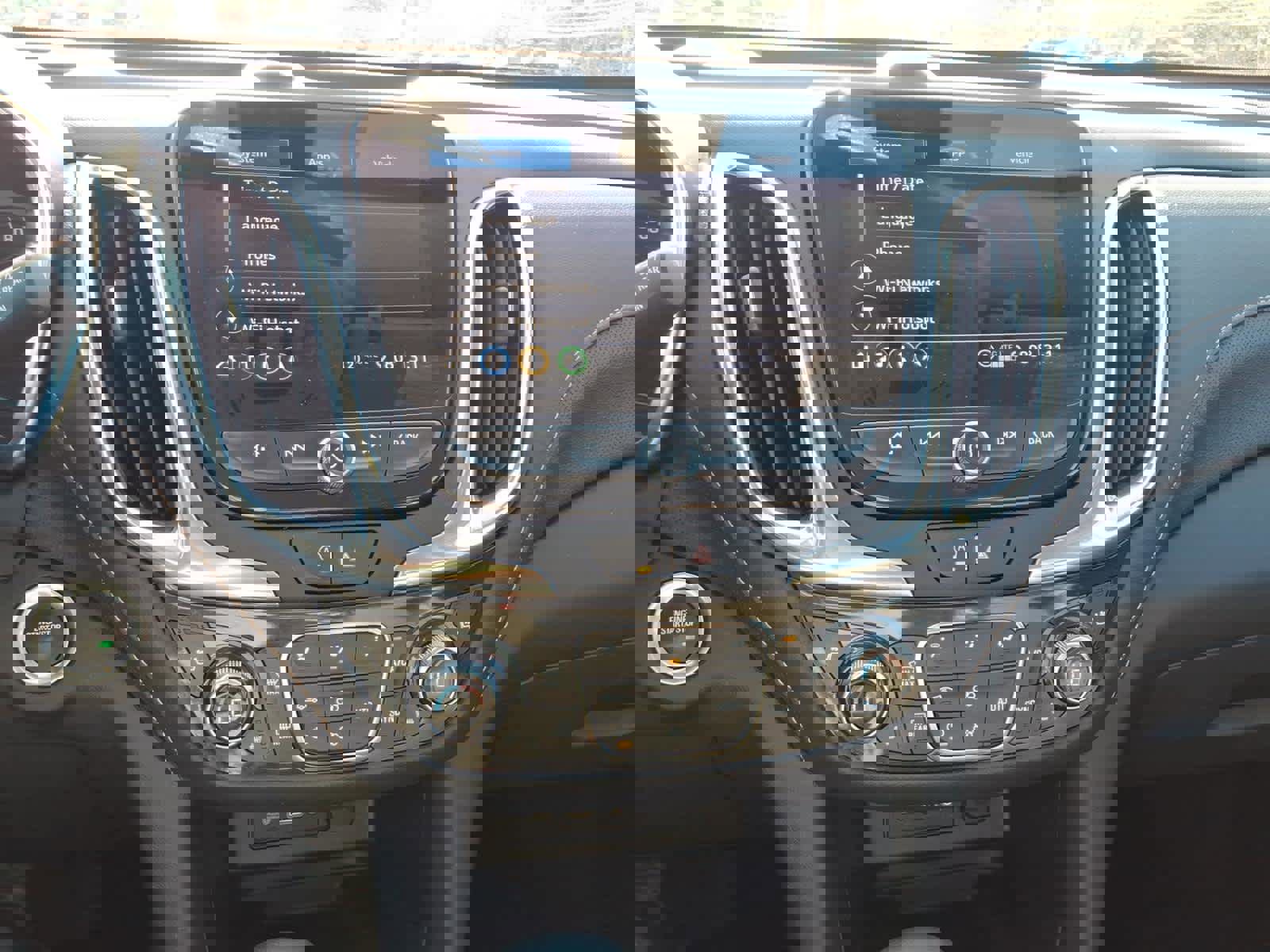 Used 2023 Chevrolet Equinox Premier image 13