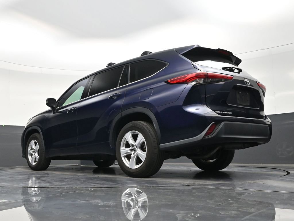 Used 2022 Toyota Highlander L FWD image 22