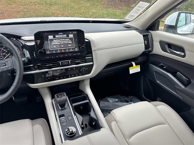 New 2025 Nissan Pathfinder SL image 20