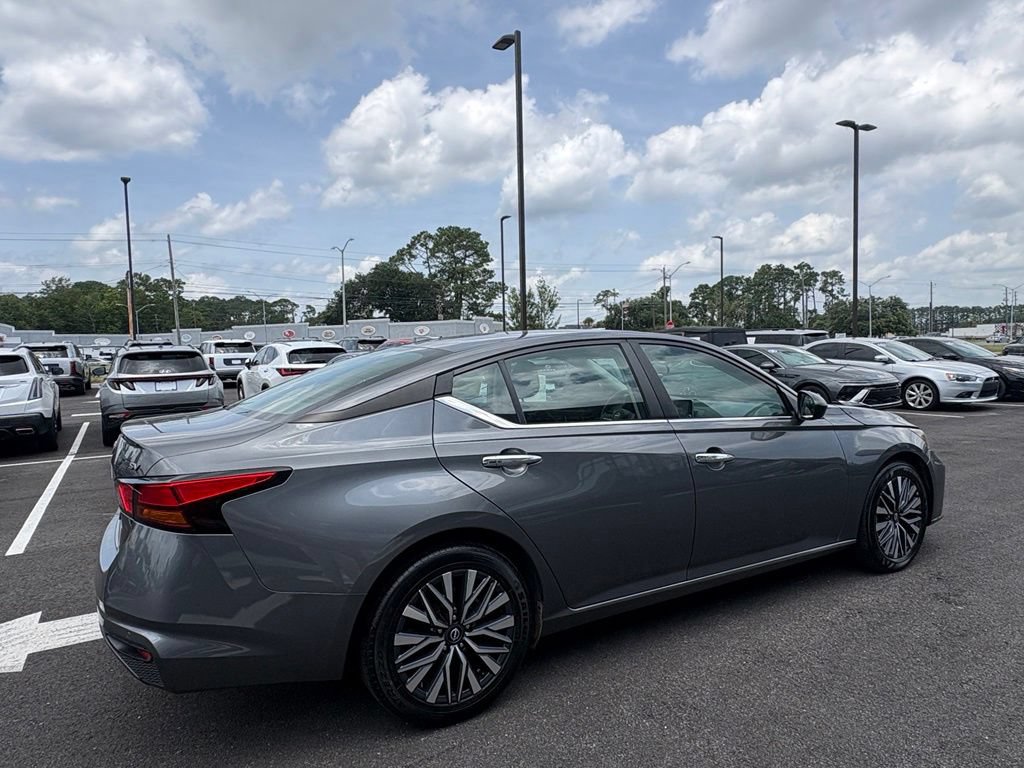Used 2024 Nissan Altima 2.5 SV FWD image 7
