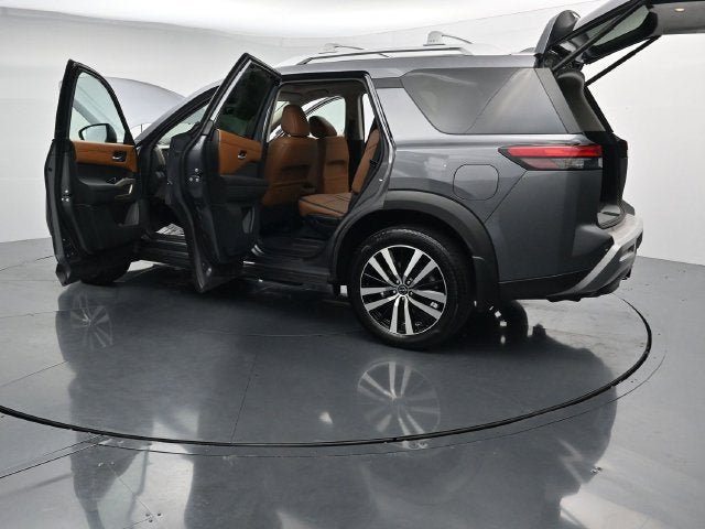 Used 2025 Nissan Pathfinder Platinum w/ Cargo Package AWD/4WD image 44