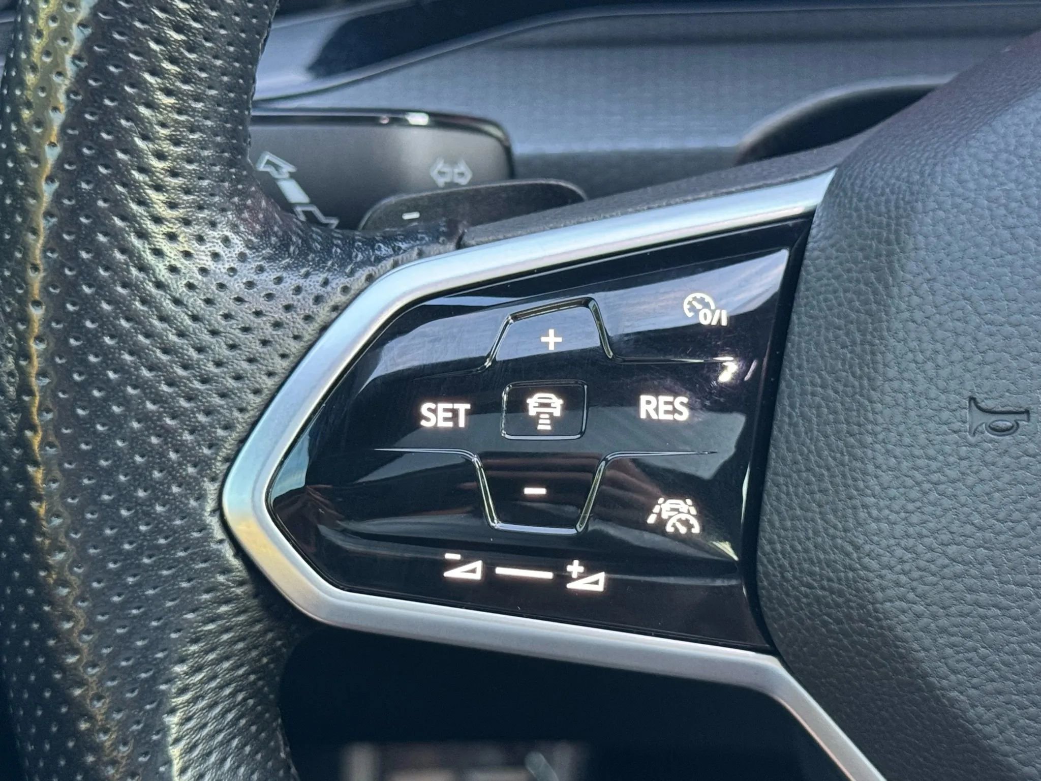 Used 2022 Volkswagen GTI SE image 12