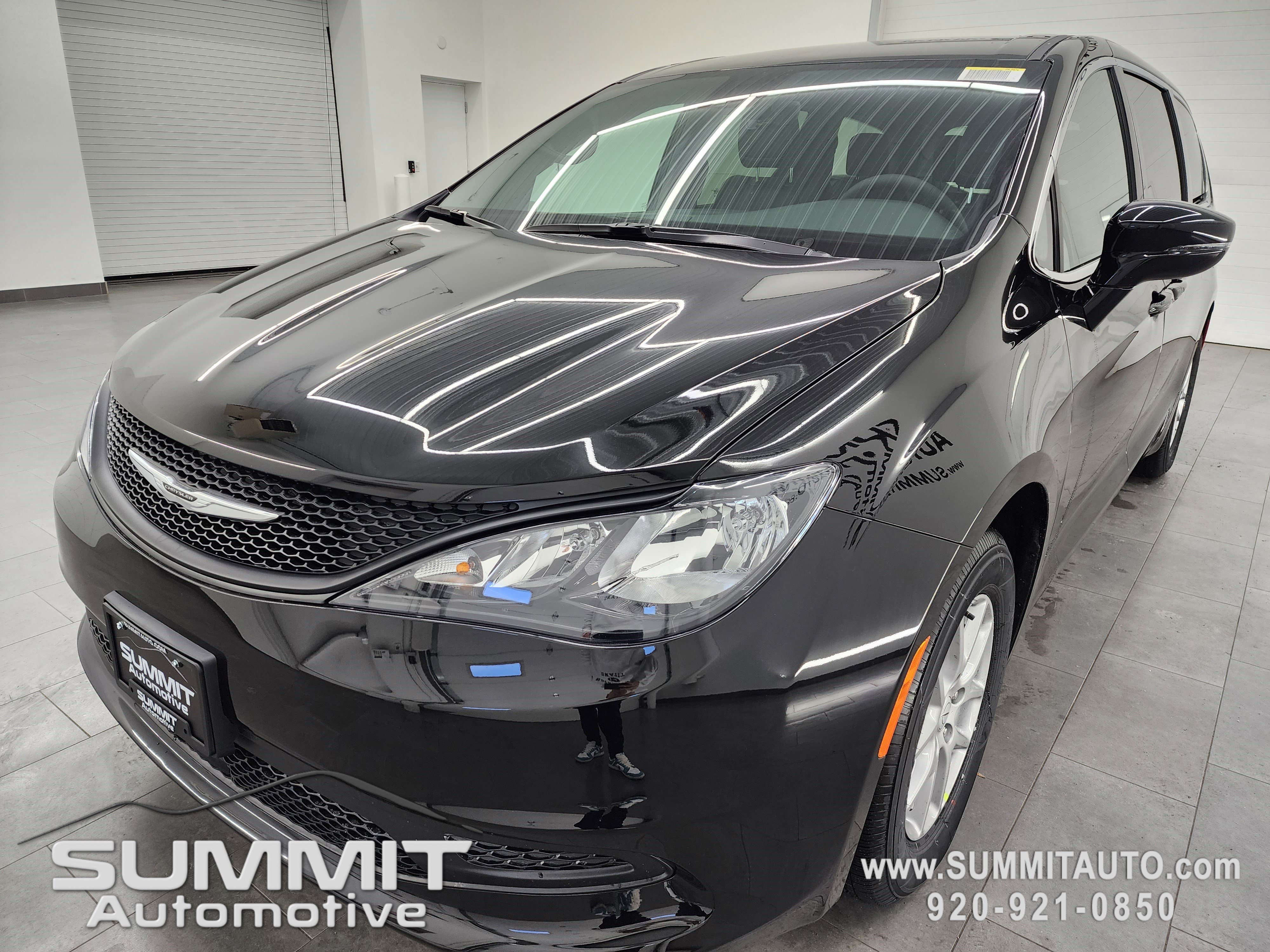 New 2026 Chrysler Voyager LX image 7