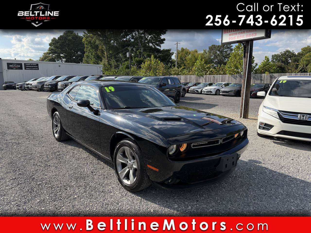 Used 2019 Dodge Challenger SXT RWD image 1