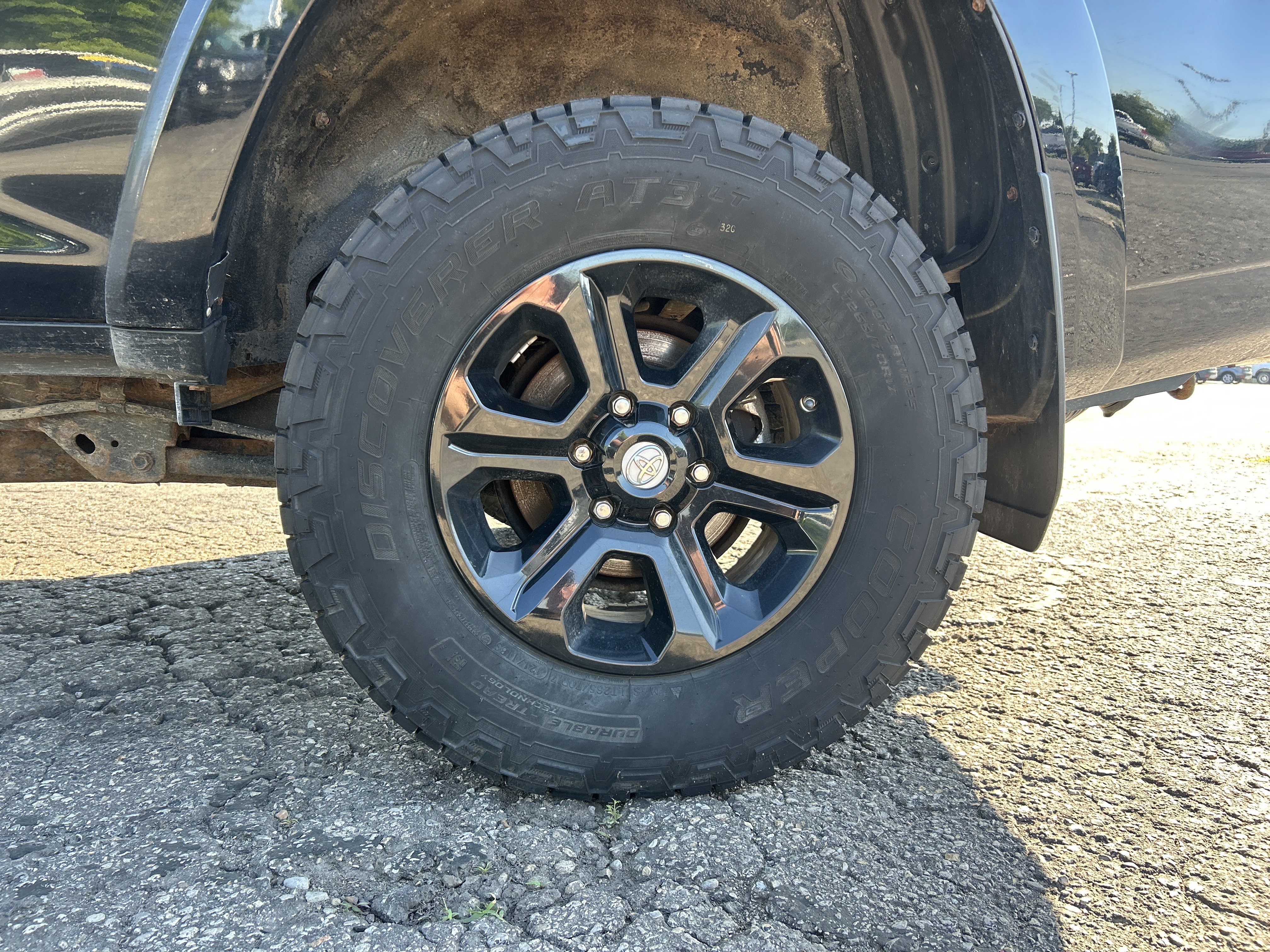 Used 2015 Toyota 4Runner SR5 AWD/4WD image 22