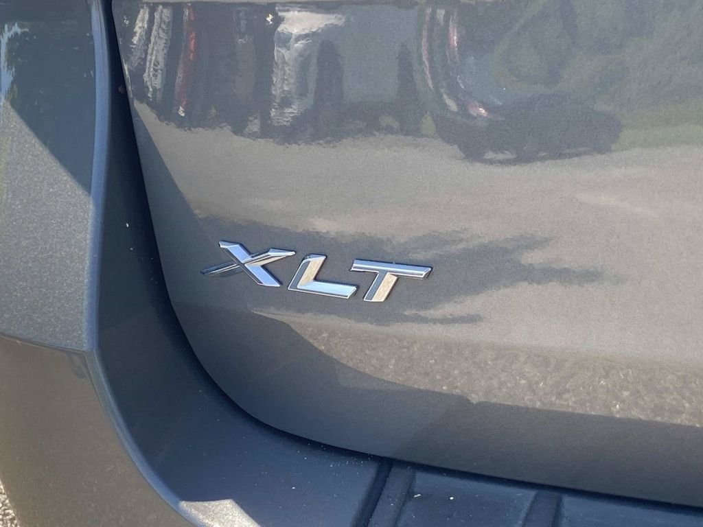 Used 2024 Ford Explorer XLT w/ Equipment Group 202A RWD image 5