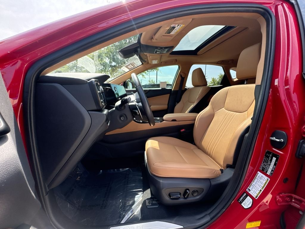 Used 2025 Lexus NX 250 FWD w/ Towing Package (2000 Lbs) image 19