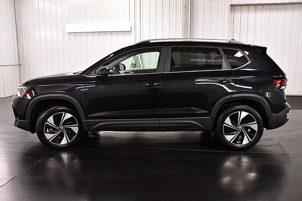 Used 2026 Volkswagen Taos SE AWD/4WD image 4