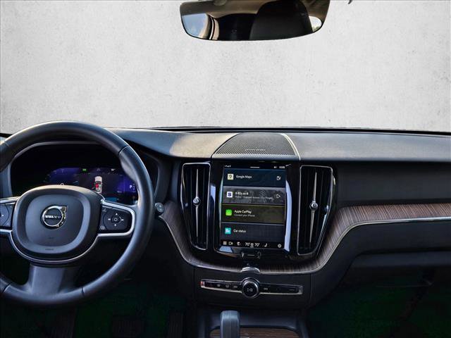 Used 2022 Volvo XC60 B5 Momentum image 15