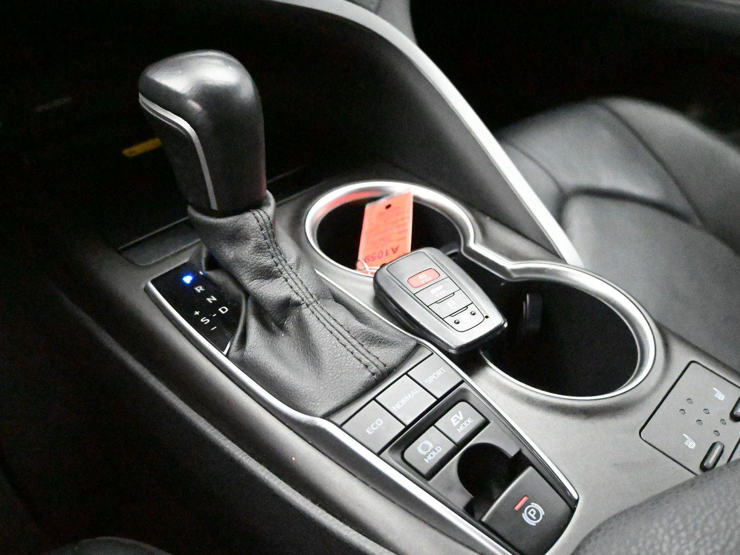 Used 2022 Toyota Camry XLE FWD image 5
