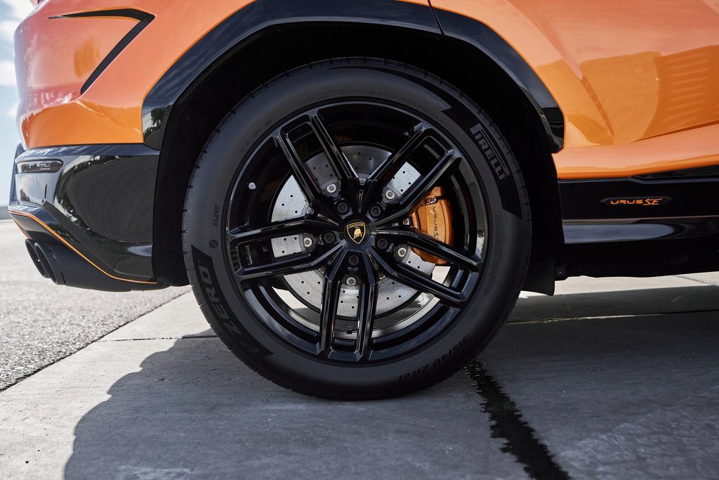 Used 2025 Lamborghini Urus SE image 18