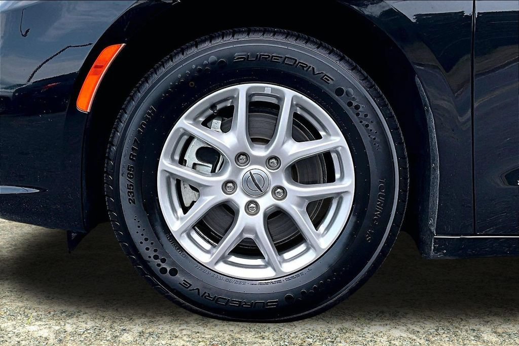 Used 2024 Chrysler Pacifica Touring-L FWD image 35