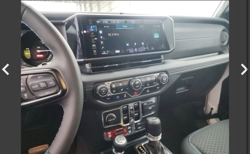 Used 2025 Jeep Wrangler Unlimited Rubicon 4xe w/ Convenience Group image 17