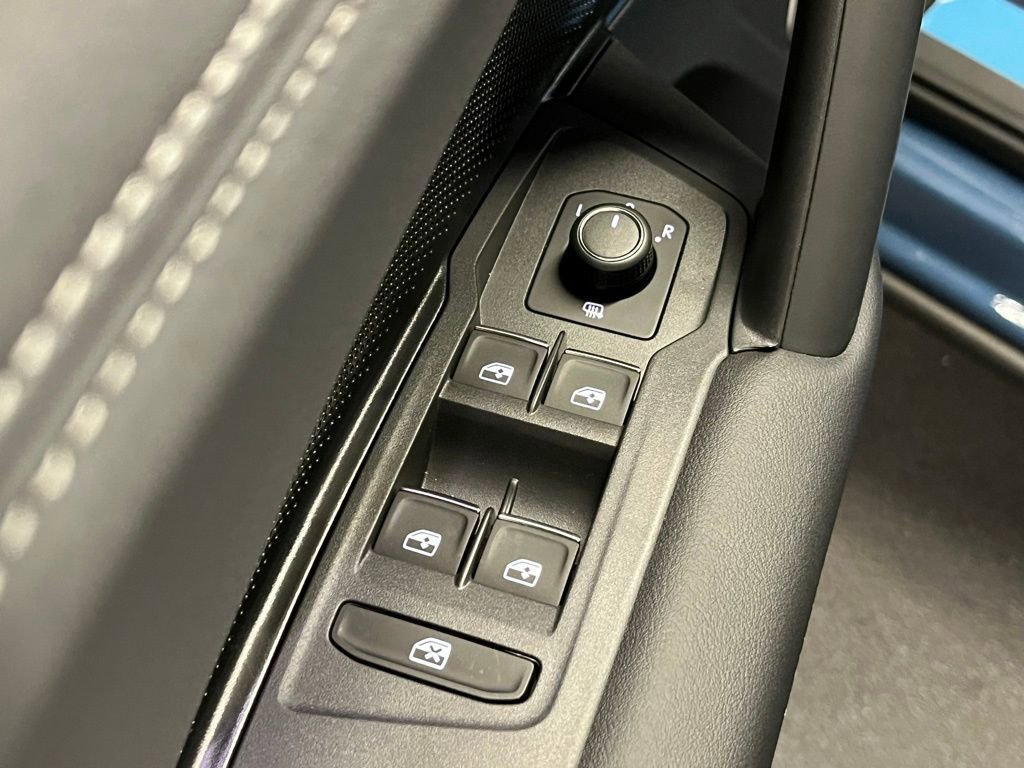 New 2025 Volkswagen Tiguan SE R-Line image 19