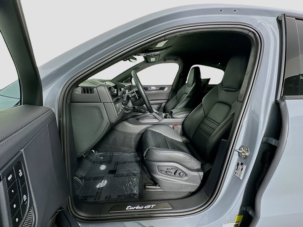 Used 2024 Porsche Cayenne Turbo GT image 5