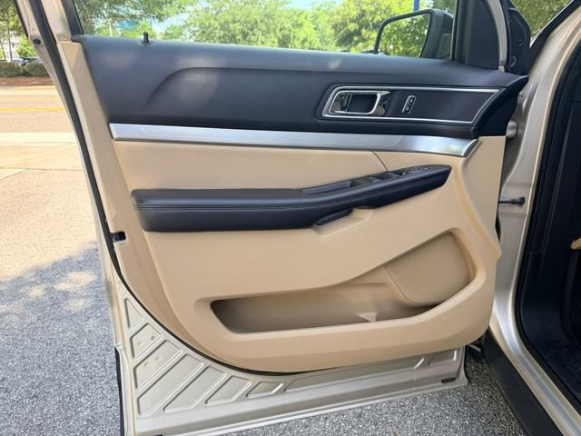 Used 2017 Ford Explorer XLT w/ Equipment Group 202A FWD image 9