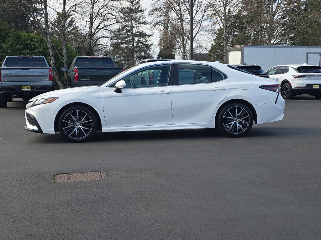 Certified 2022 Toyota Camry SE image 6