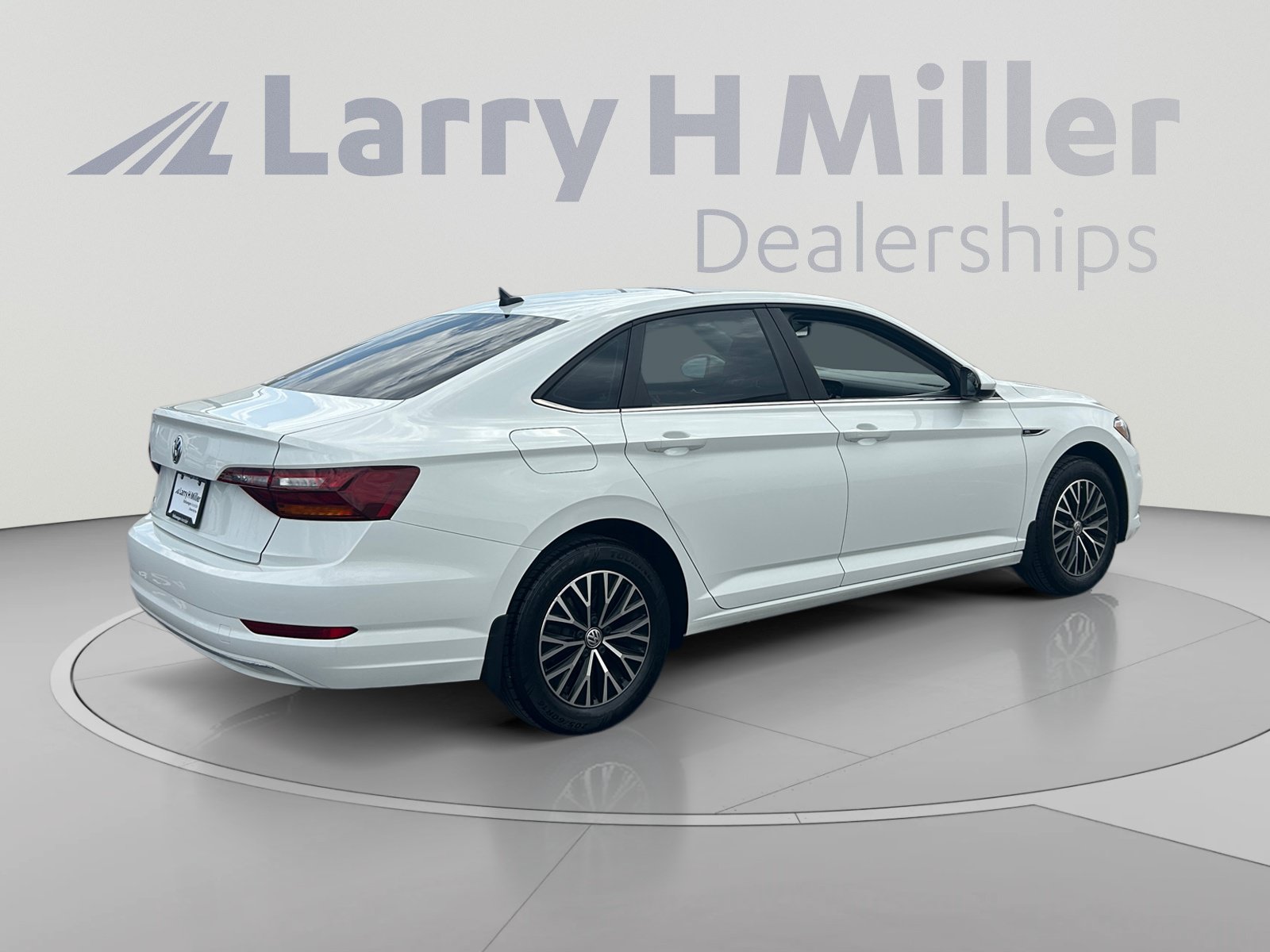 Used 2019 Volkswagen Jetta SEL w/ Cold Weather Package FWD image 5
