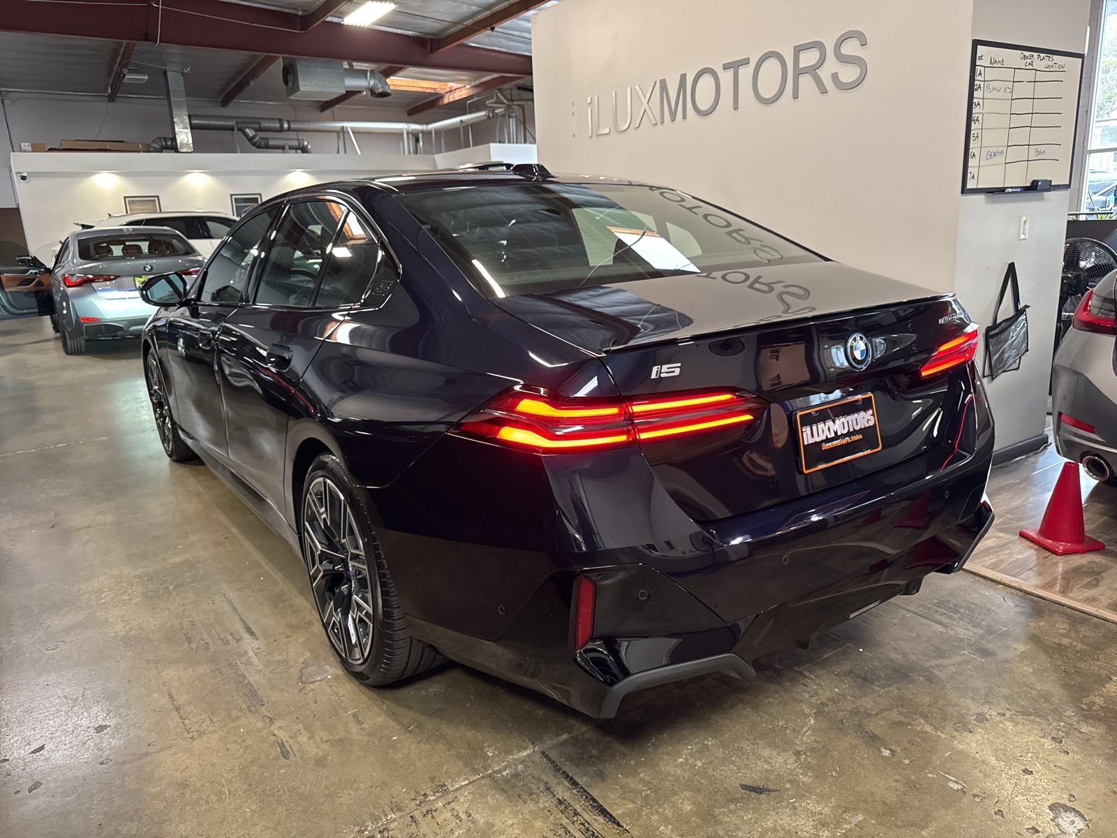 Used 2025 BMW i5 eDrive40i w/ M Sport Package image 7