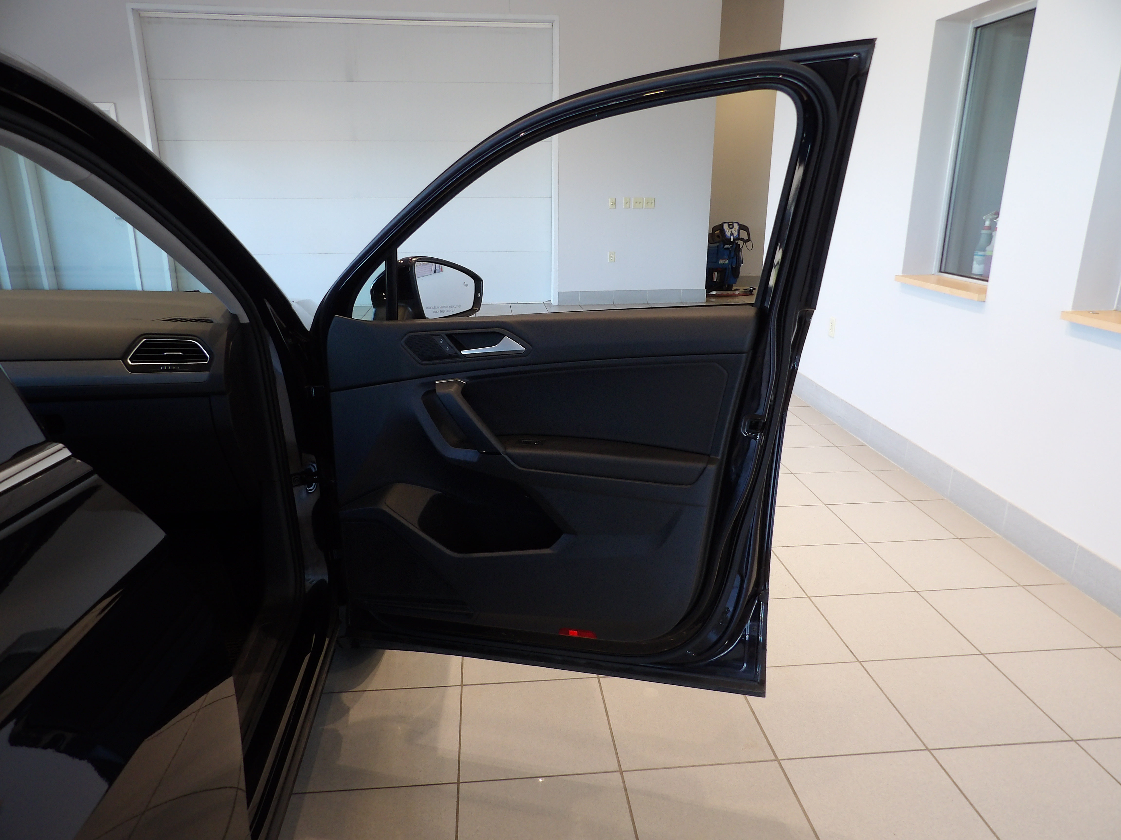 Used 2019 Volkswagen Tiguan SE AWD/4WD image 22