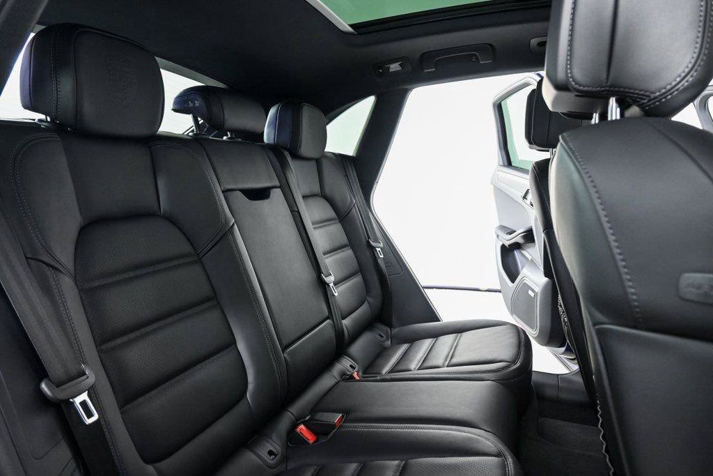 Used 2026 Porsche Macan AWD/4WD image 23