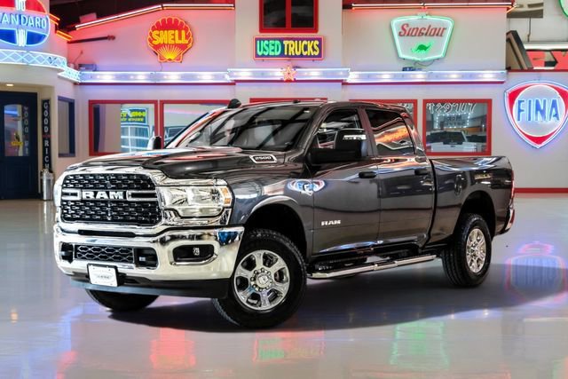 Used 2024 RAM 2500 Big Horn AWD/4WD image 2