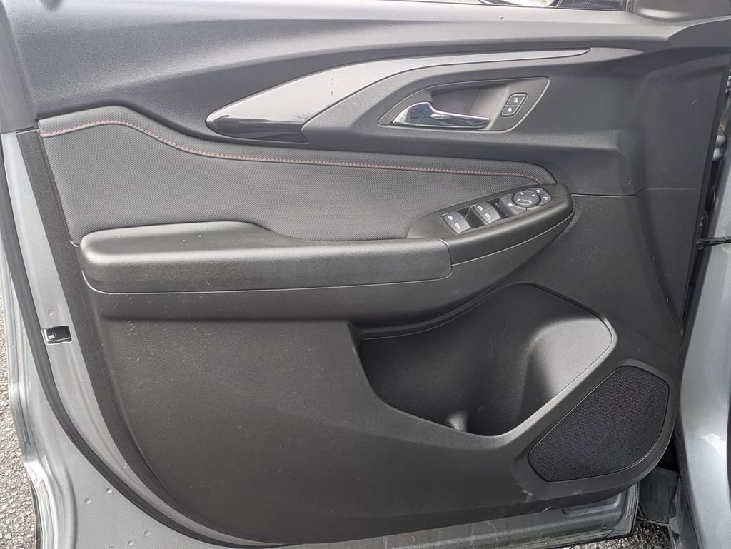 Used 2023 Chevrolet TrailBlazer RS w/ Convenience Package AWD/4WD image 8