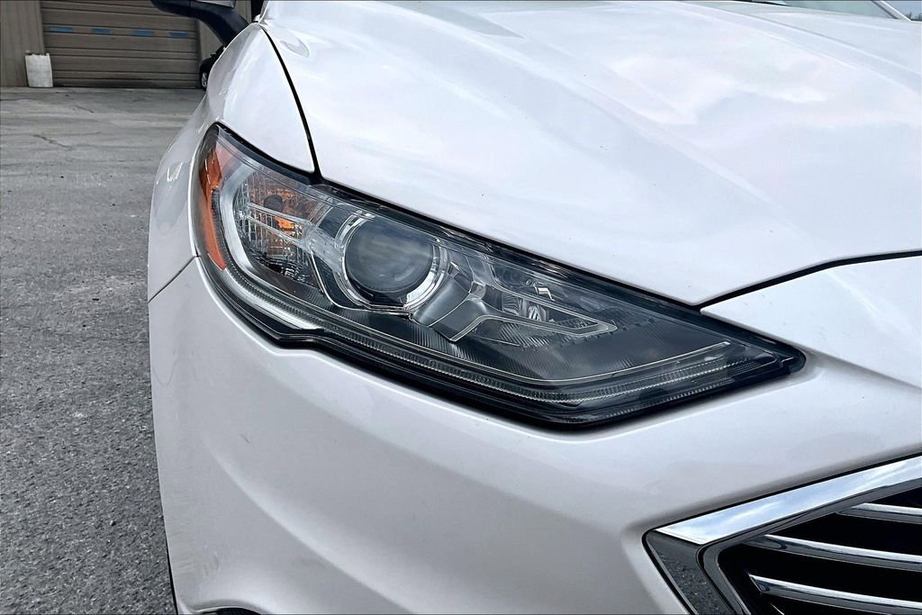 Used 2018 Ford Fusion SE w/ Fusion SE Technology Package image 29