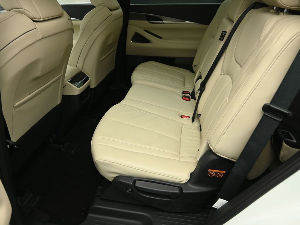 Certified 2025 INFINITI QX60 Luxe image 23