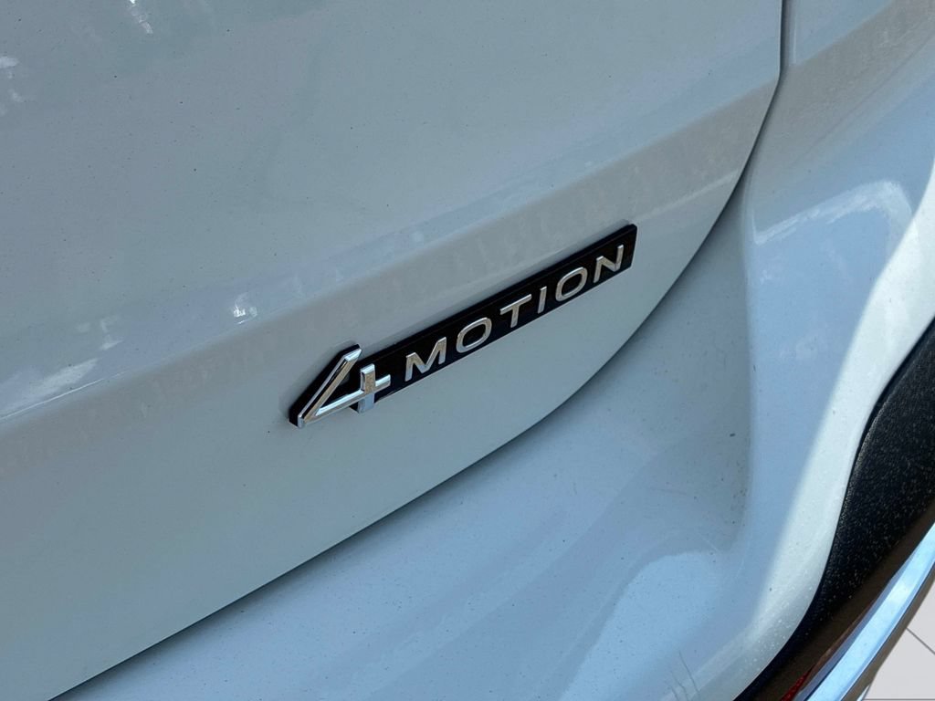 Used 2025 Volkswagen Taos SE AWD/4WD image 13