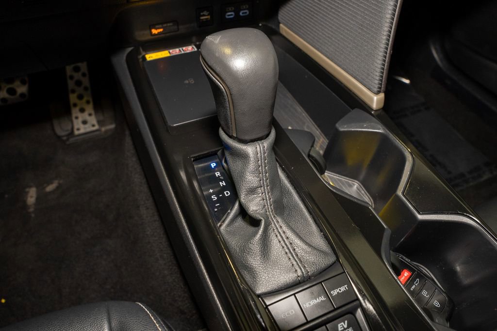 Used 2025 Toyota Camry SE image 15