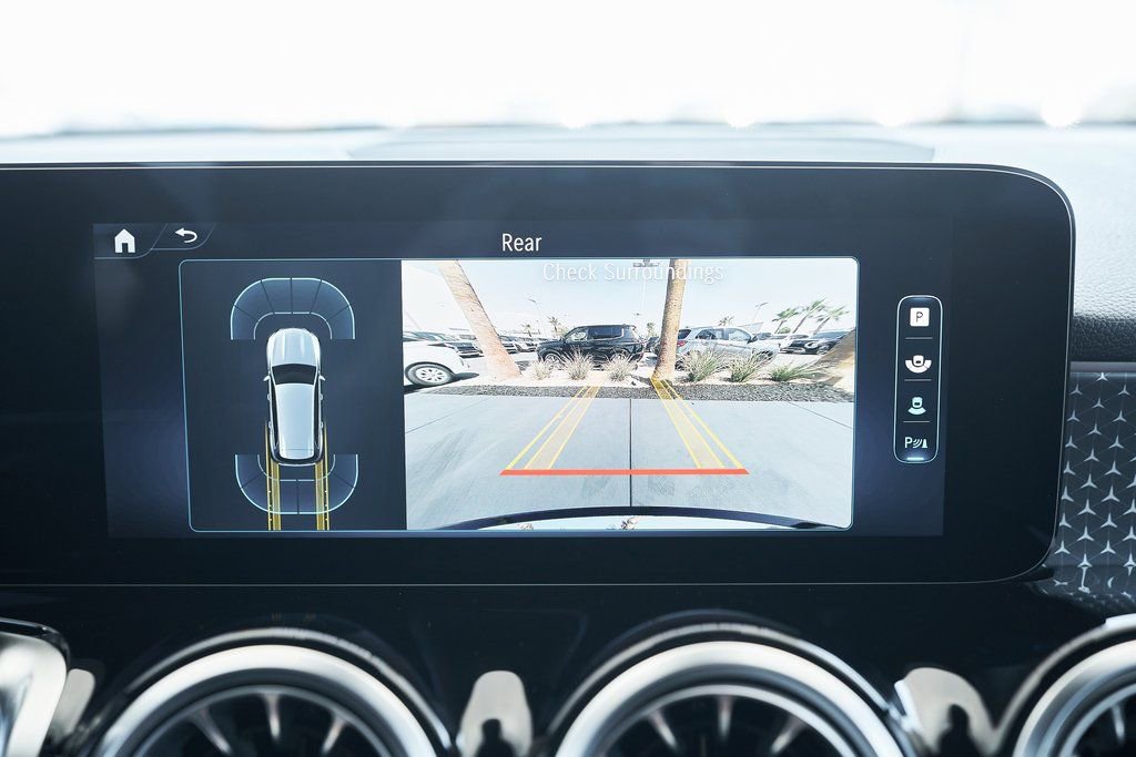 Used 2025 Mercedes-Benz GLB 250 4MATIC w/ Exclusive Package image 57