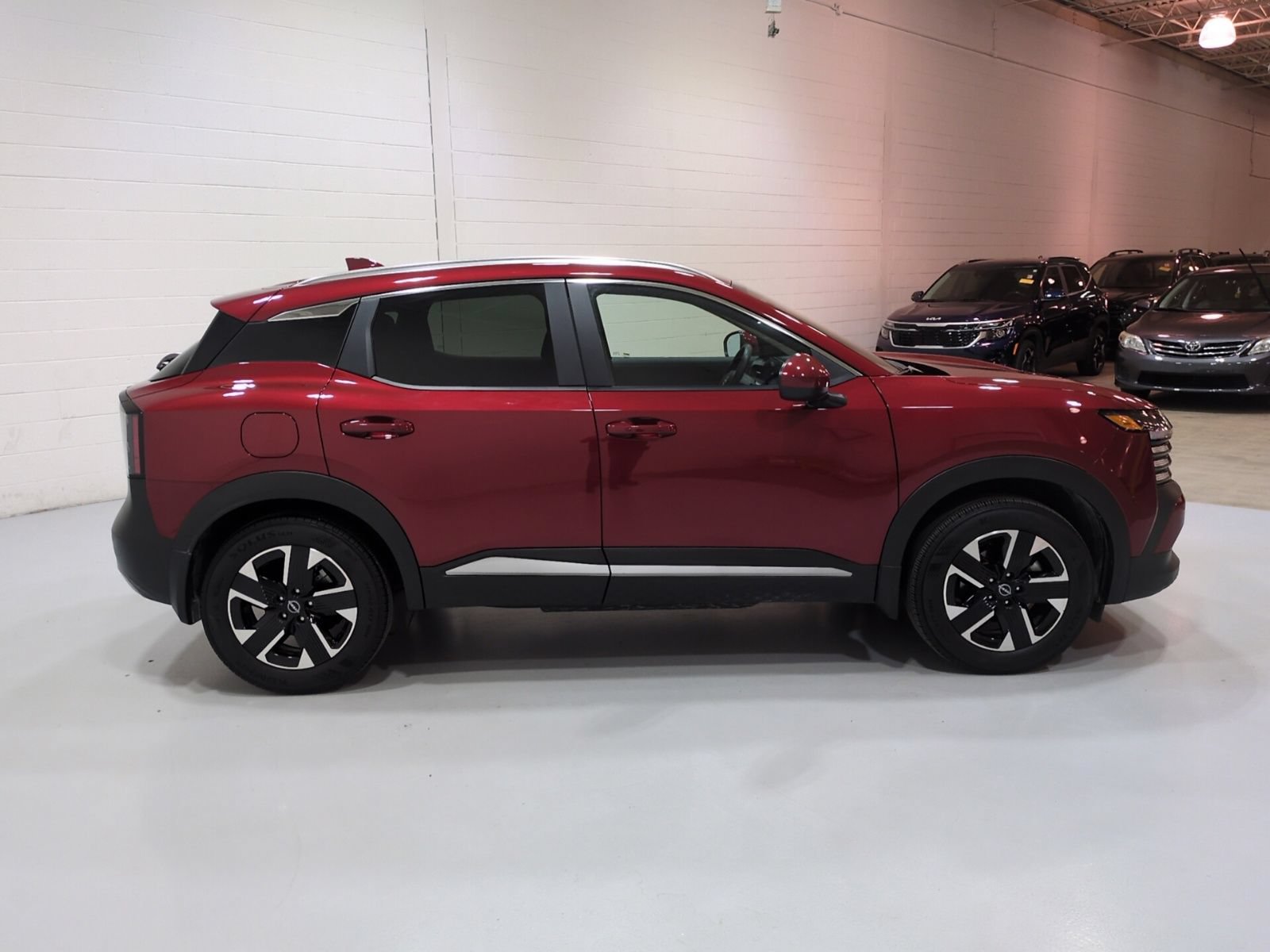 Used 2025 Nissan Kicks SV w/ SV Premium Package AWD/4WD image 2