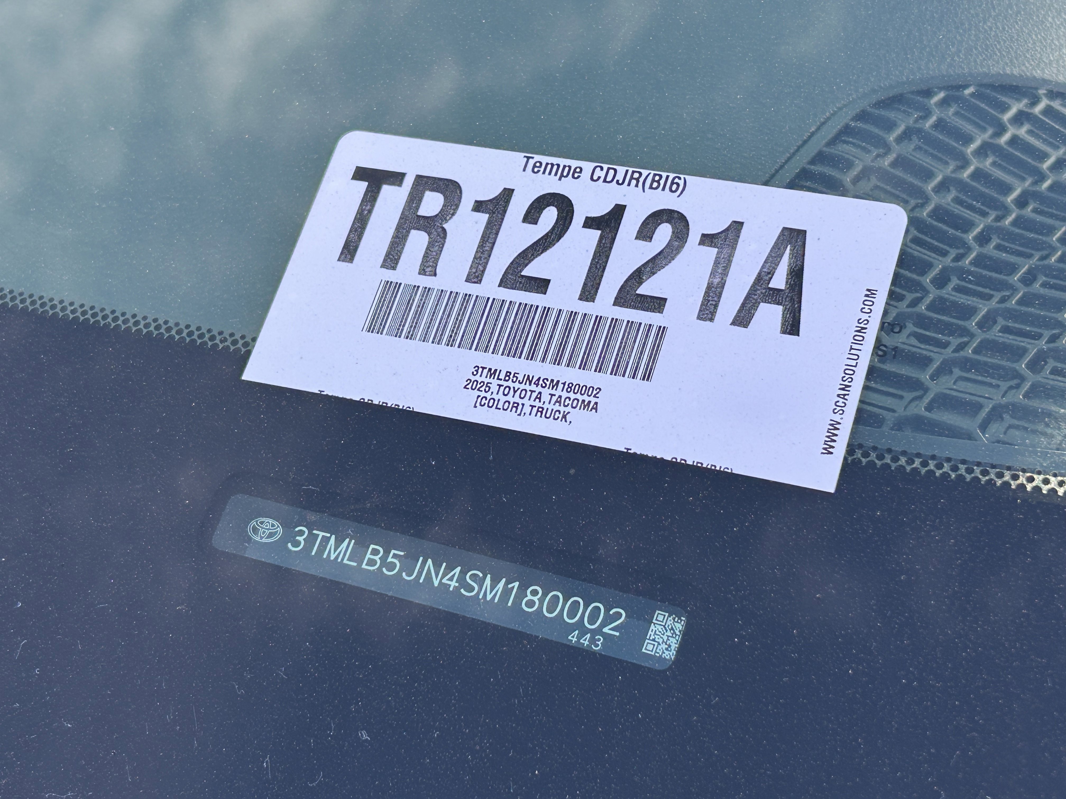 Used 2025 Toyota Tacoma TRD Off-Road image 31