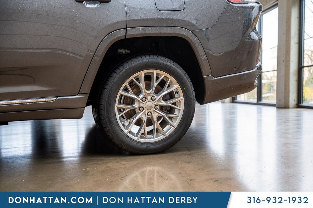 Used 2021 Jeep Grand Cherokee L Summit w/ Advanced Protech Group IV AWD/4WD image 38
