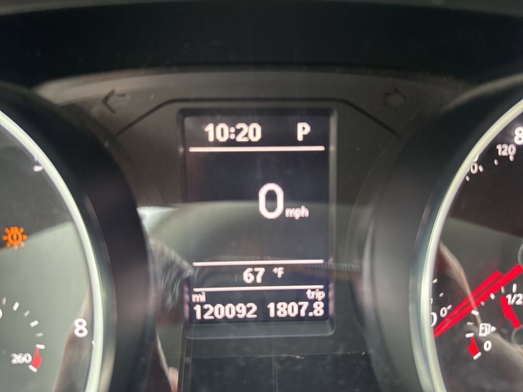 Used 2017 Volkswagen Passat 1.8T R-Line w/ R-Line Lighting Package image 7