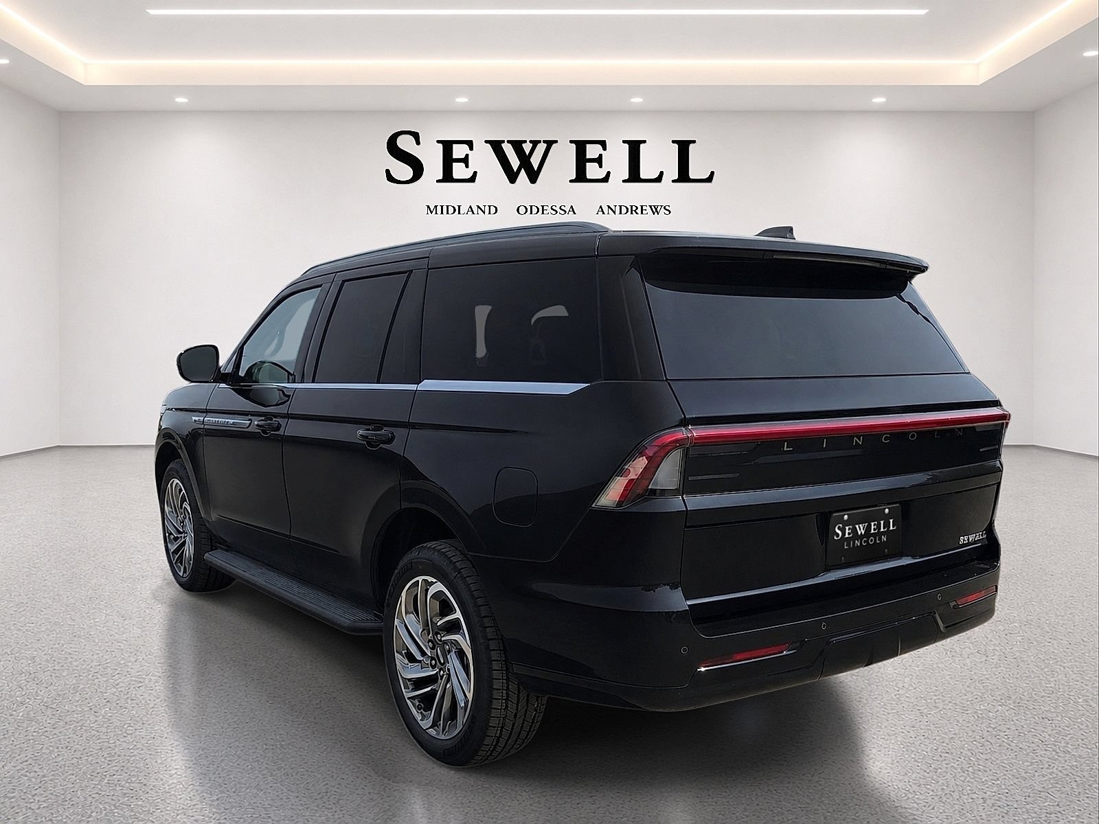 New 2027 Lincoln Navigator Premiere RWD image 4