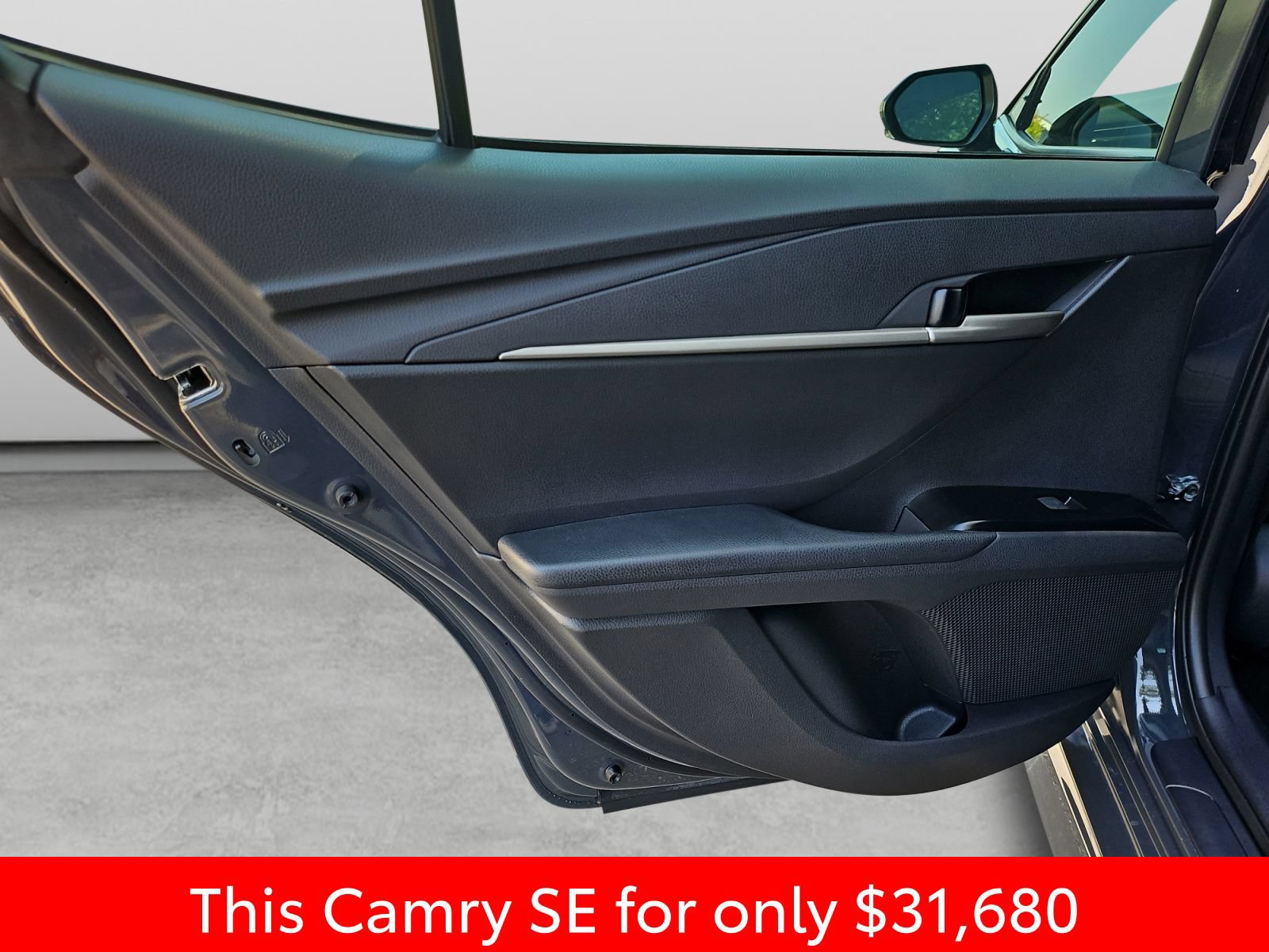 Used 2025 Toyota Camry SE FWD image 35