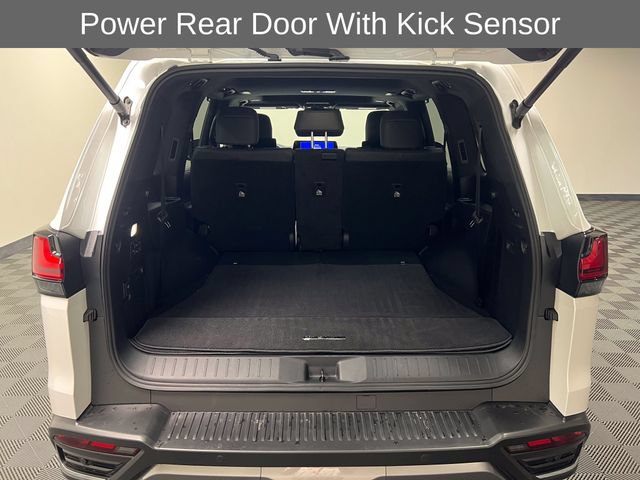 Certified 2026 Lexus LX 600 4WD w/ Accessory Package (Z1) image 8