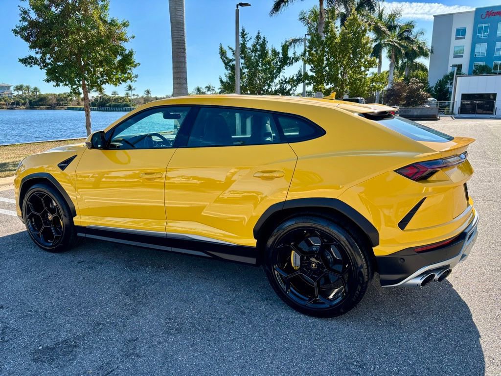 Used 2022 Lamborghini Urus image 9