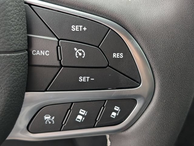 New 2027 Chrysler Pacifica Select FWD image 16