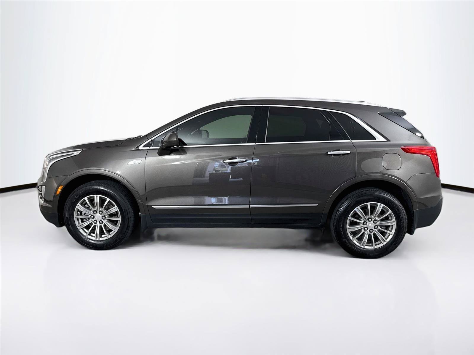 Used 2019 Cadillac XT5 Luxury FWD image 2