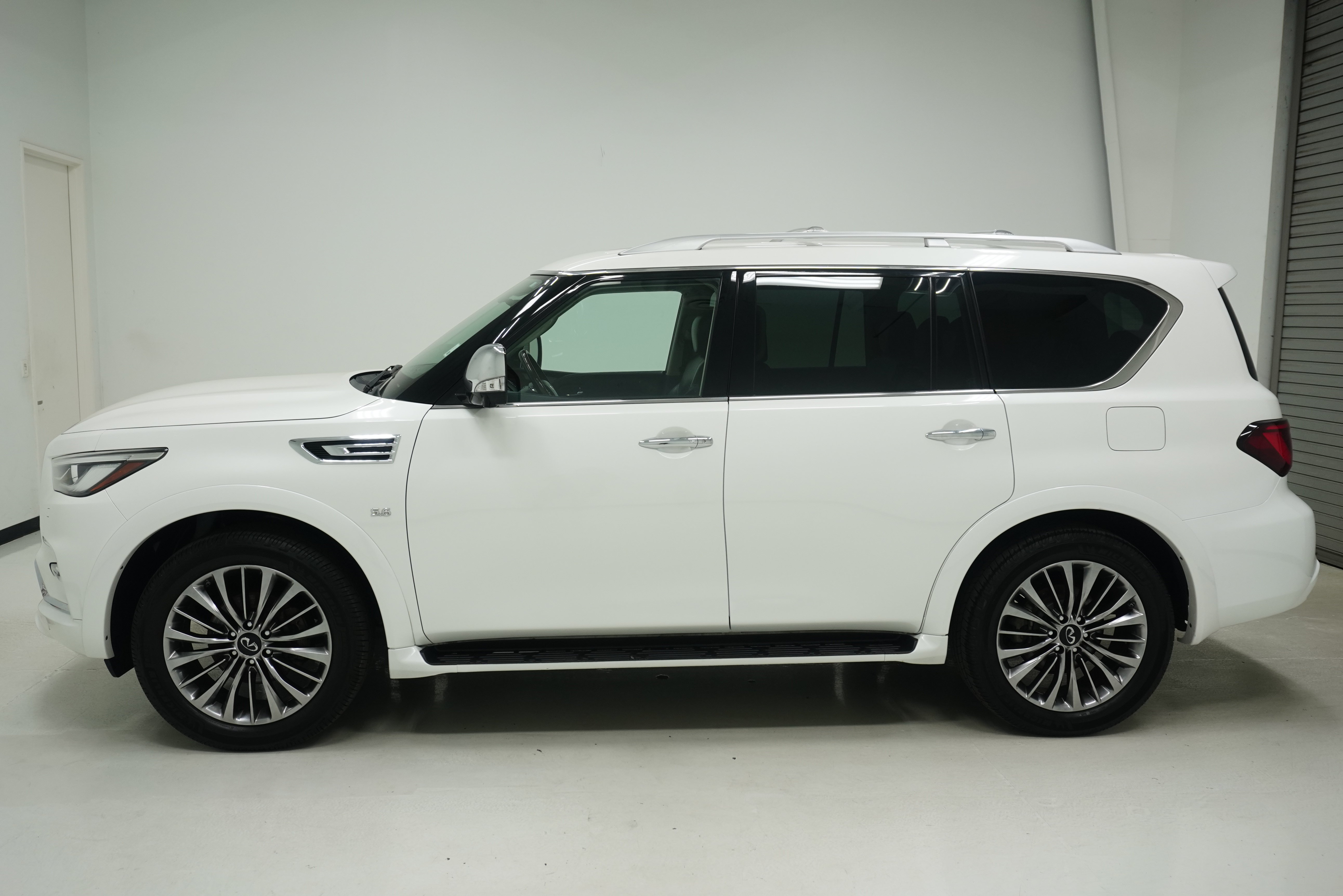 Used 2018 INFINITI QX80 2WD w/ Deluxe Technology Package image 7
