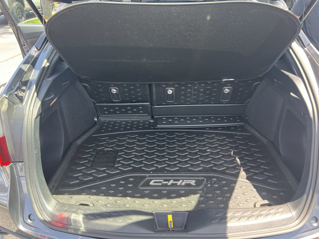 Used 2021 Toyota C-HR XLE FWD image 32