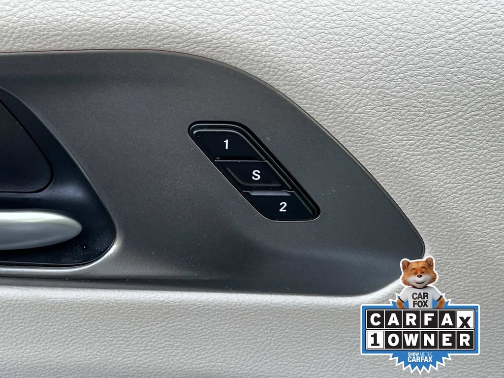 Used 2024 Chrysler Pacifica Select image 27