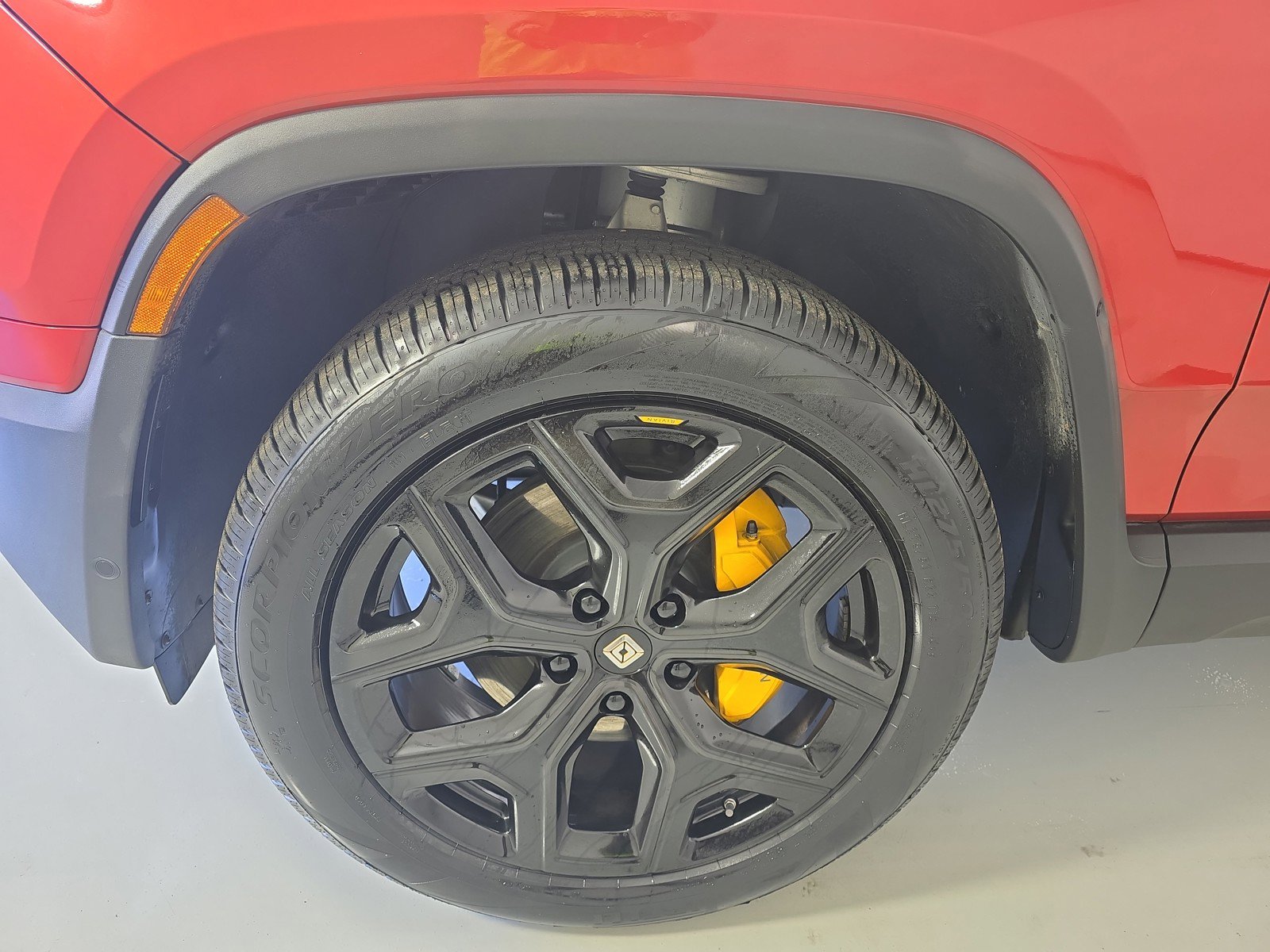 Used 2023 Rivian R1T Adventure image 9