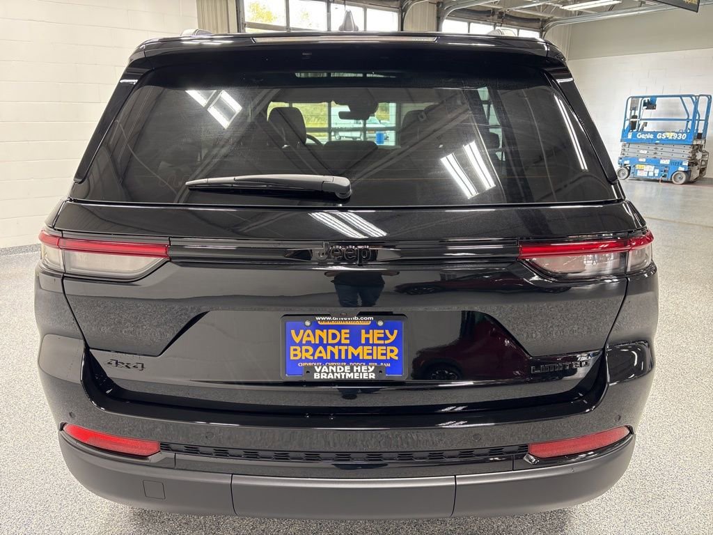 New 2025 Jeep Grand Cherokee Limited w/ Black Appearance Package image 6