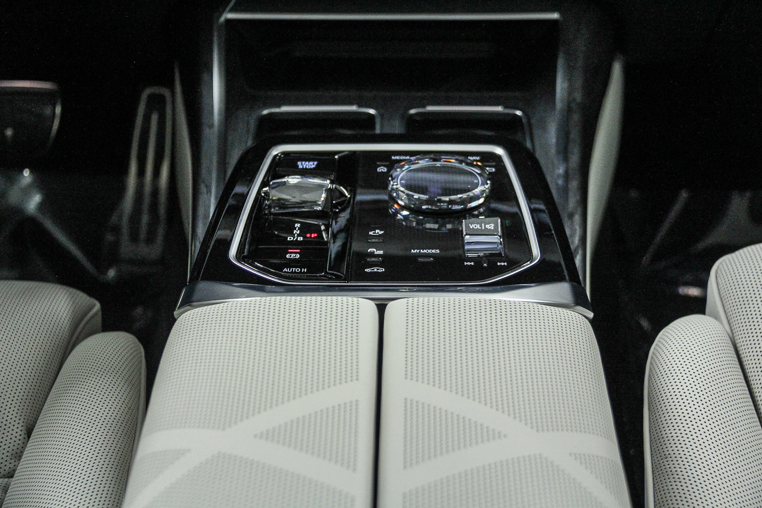 Used 2025 BMW i7 xDrive60 image 14